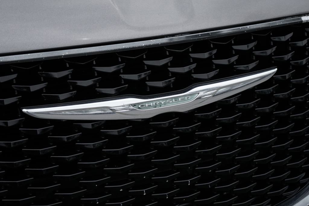 Used 2019 Chrysler 300 S image 42