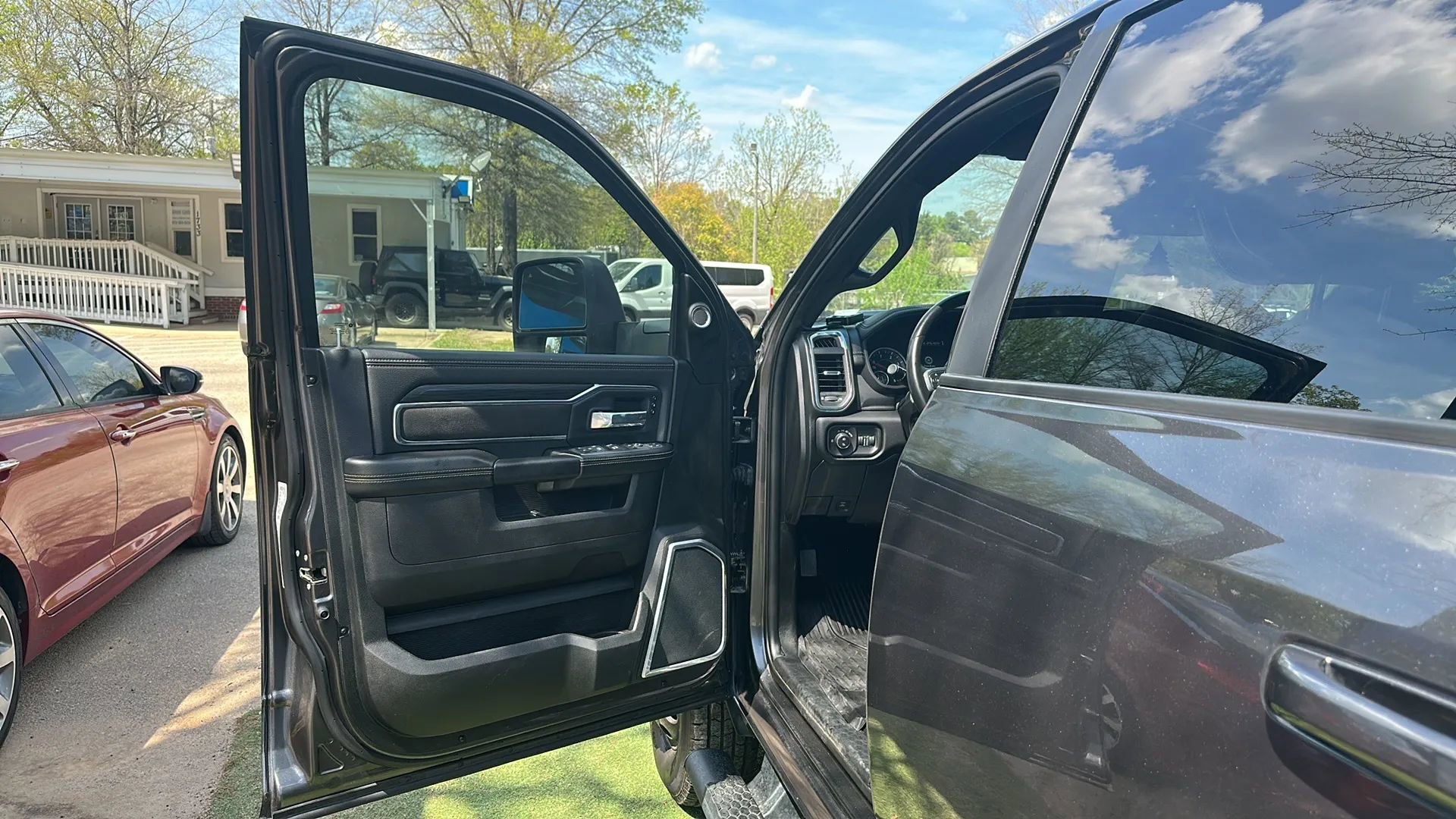 Used 2024 RAM 3500 Laramie w/ Night Edition AWD/4WD image 18