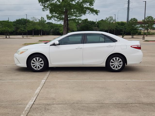 Used 2016 Toyota Camry LE image 5