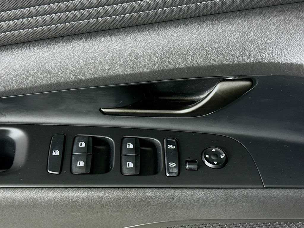 Used 2025 Hyundai Elantra Sport FWD image 22