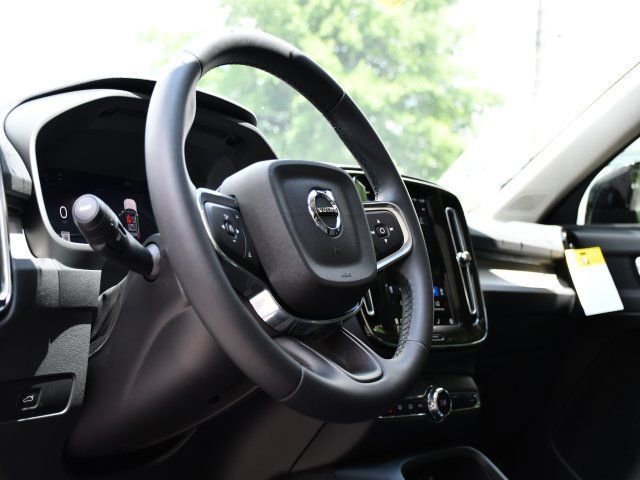 Used 2025 Volvo XC40 B5 Plus w/ Protection Package Premier AWD/4WD image 11