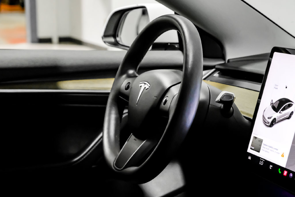 Used 2022 Tesla Model 3 Long Range AWD/4WD image 17