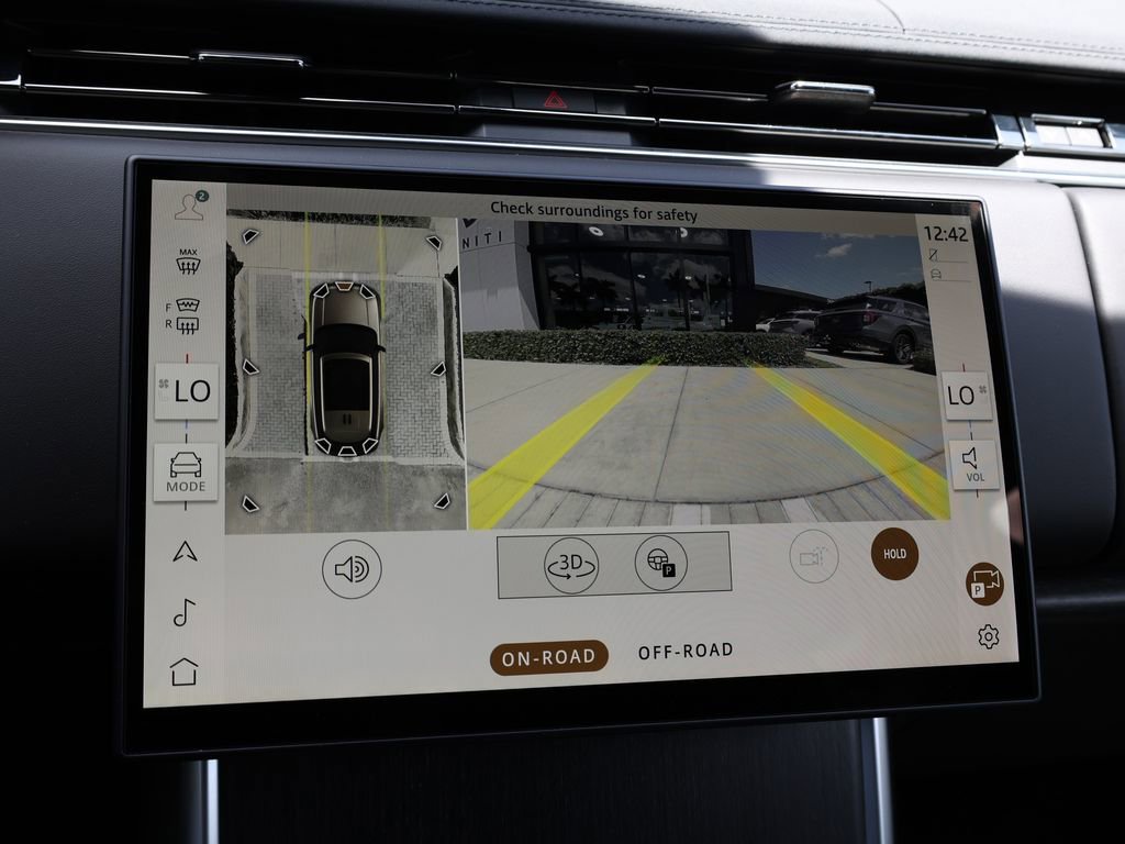 Used 2025 Land Rover Range Rover SE AWD/4WD image 36
