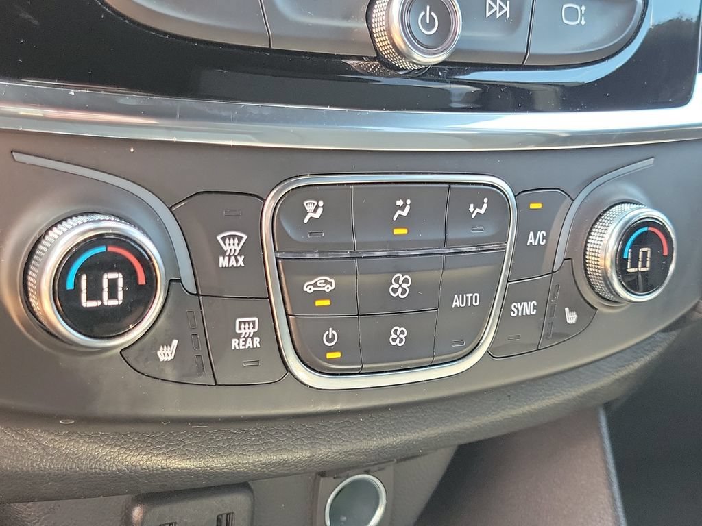 Certified 2023 Chevrolet Traverse LT FWD image 30