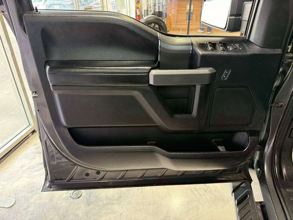 Used 2017 Ford F150 XLT w/ Equipment Group 302A Luxury image 31