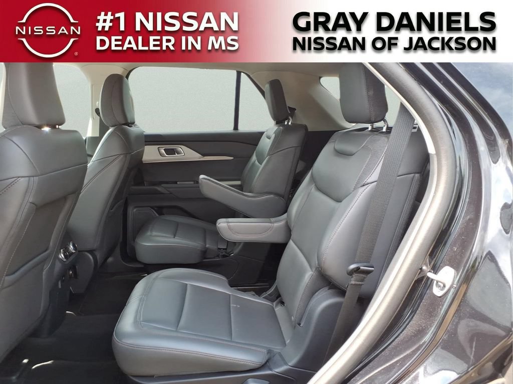 Used 2025 Ford Explorer Active w/ Active Comfort Package RWD image 26