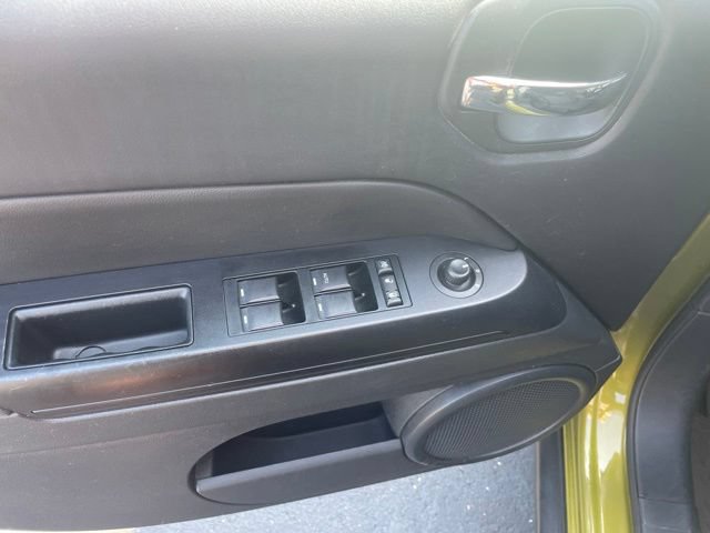 Used 2012 Jeep Patriot Latitude w/ Sun/Sound Group FWD image 21