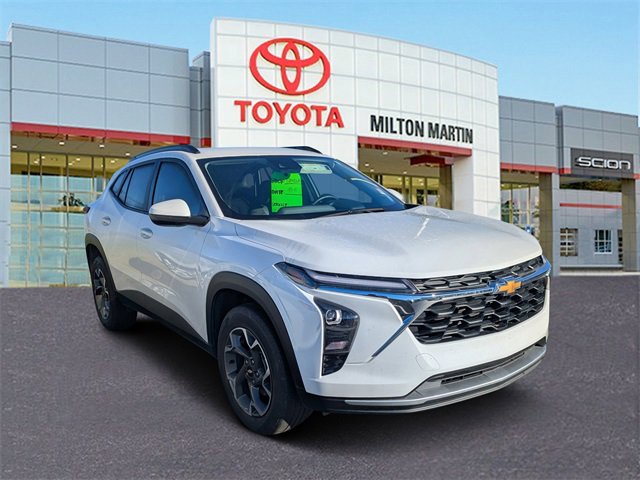 Used 2024 Chevrolet Trax LT w/ Driver Confidence Package