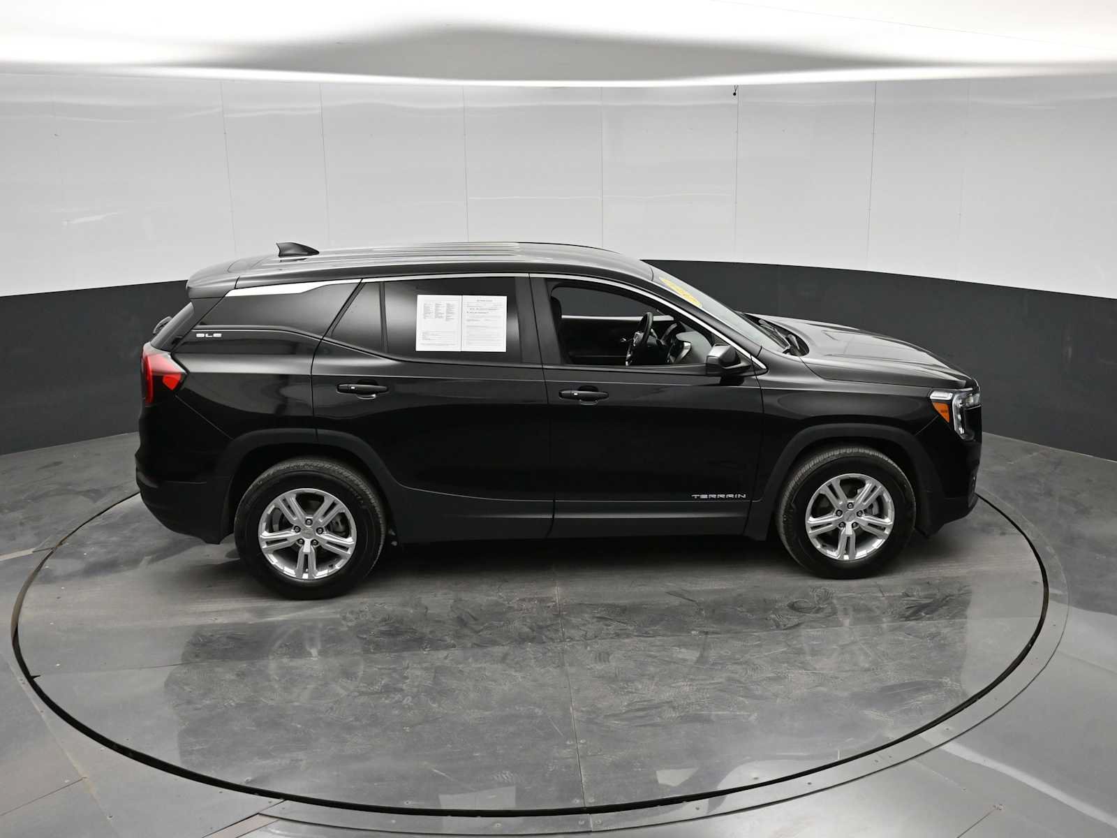 Used 2024 GMC Terrain SLE AWD/4WD image 33