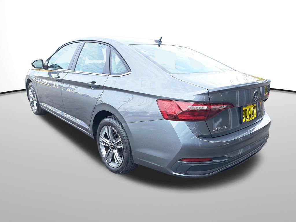 Used 2024 Volkswagen Jetta SE image 8