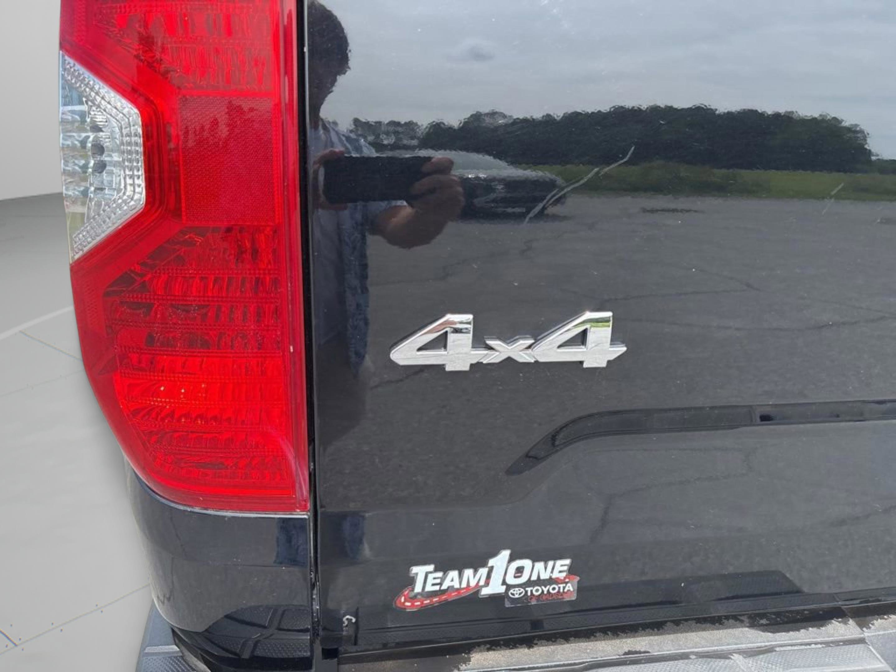 Used 2020 Toyota Tundra SR5 w/ SR5 Leather Package AWD/4WD image 41
