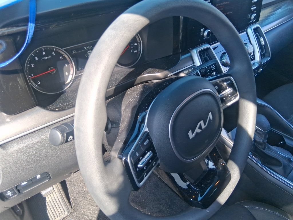 Certified 2023 Kia Sorento LX FWD image 10