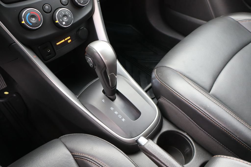 Used 2022 Chevrolet Trax LT w/ Premium Seat Package AWD/4WD image 23