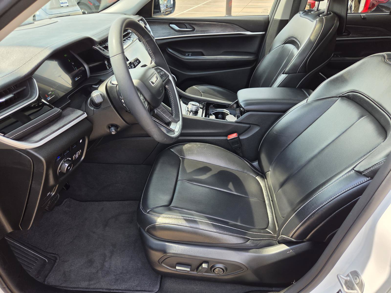 Used 2023 Jeep Grand Cherokee 4WD 4xe w/ Luxury Tech Group II image 22