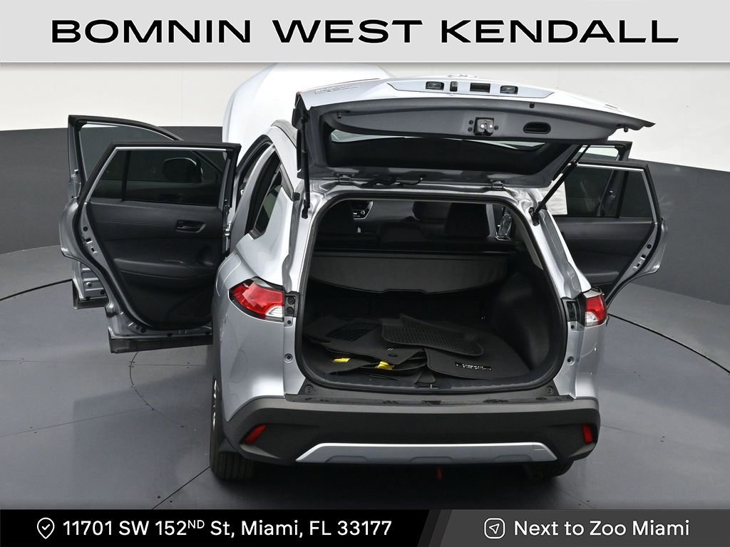 Used 2024 Toyota Corolla Cross LE image 33