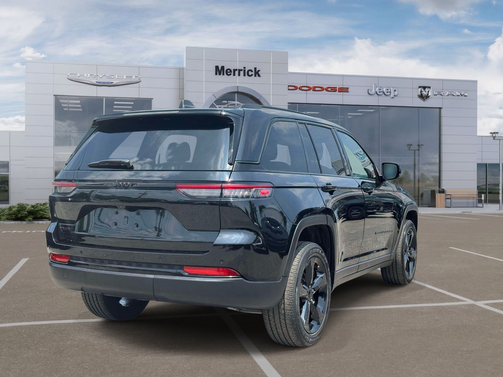 Used 2024 Jeep Grand Cherokee Altitude AWD/4WD image 6