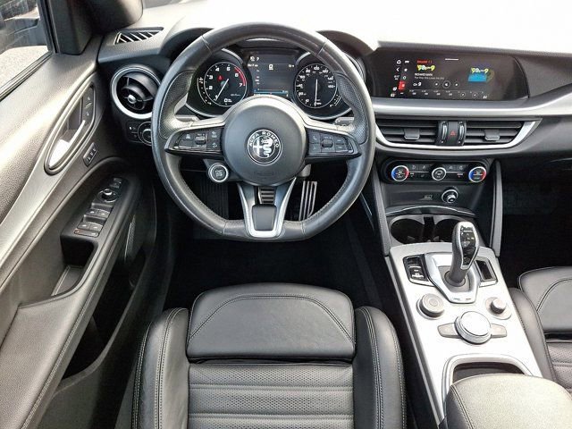 Used 2022 Alfa Romeo Stelvio Veloce AWD/4WD image 14
