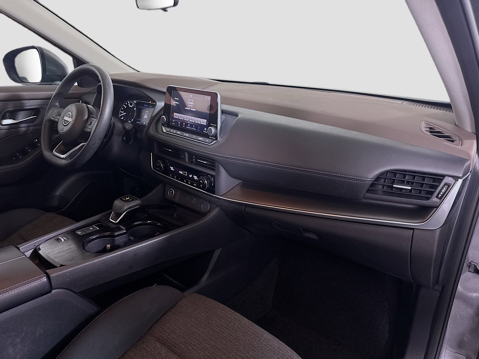 Used 2023 Nissan Rogue SV image 30