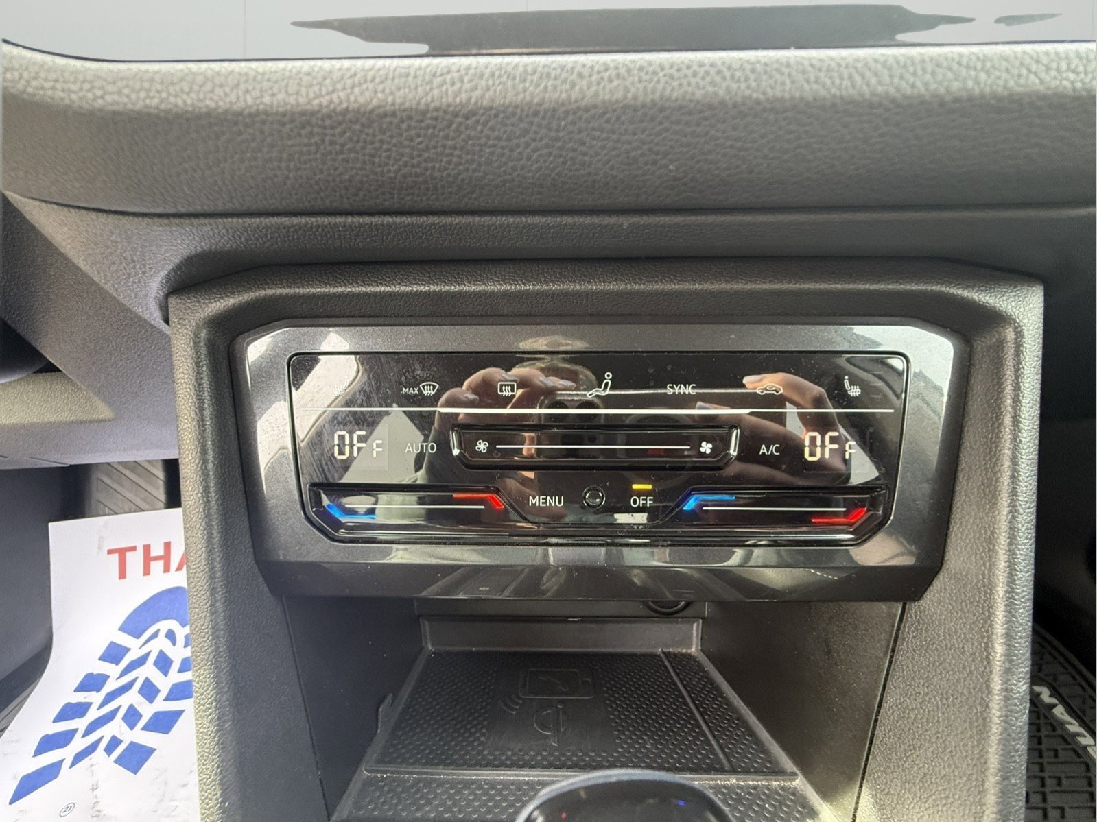 Used 2024 Volkswagen Tiguan SE AWD/4WD image 13
