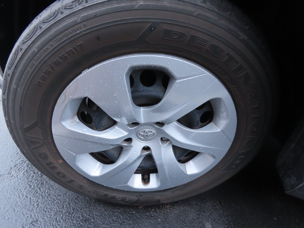 Used 2023 Toyota RAV4 LE AWD/4WD image 15