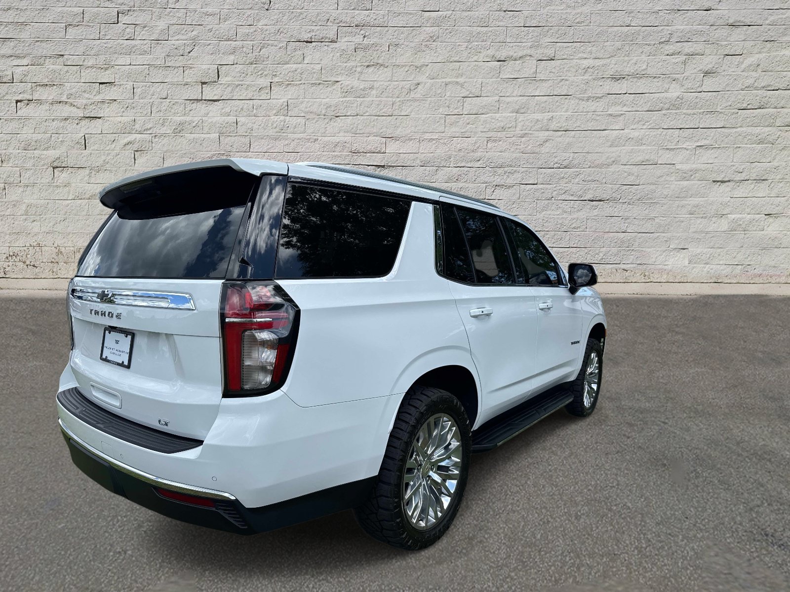 Used 2023 Chevrolet Tahoe LT w/ LT Signature Plus Package AWD/4WD image 5