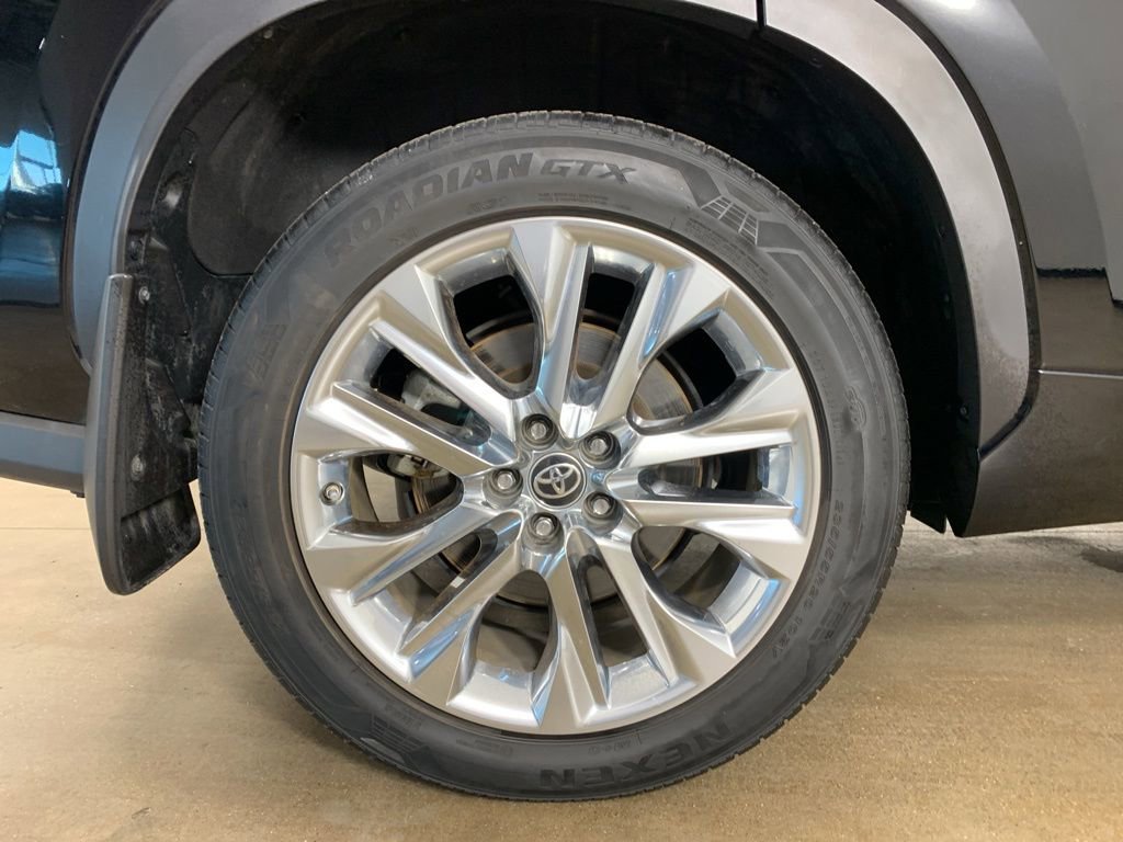 Used 2023 Toyota Highlander Limited image 43
