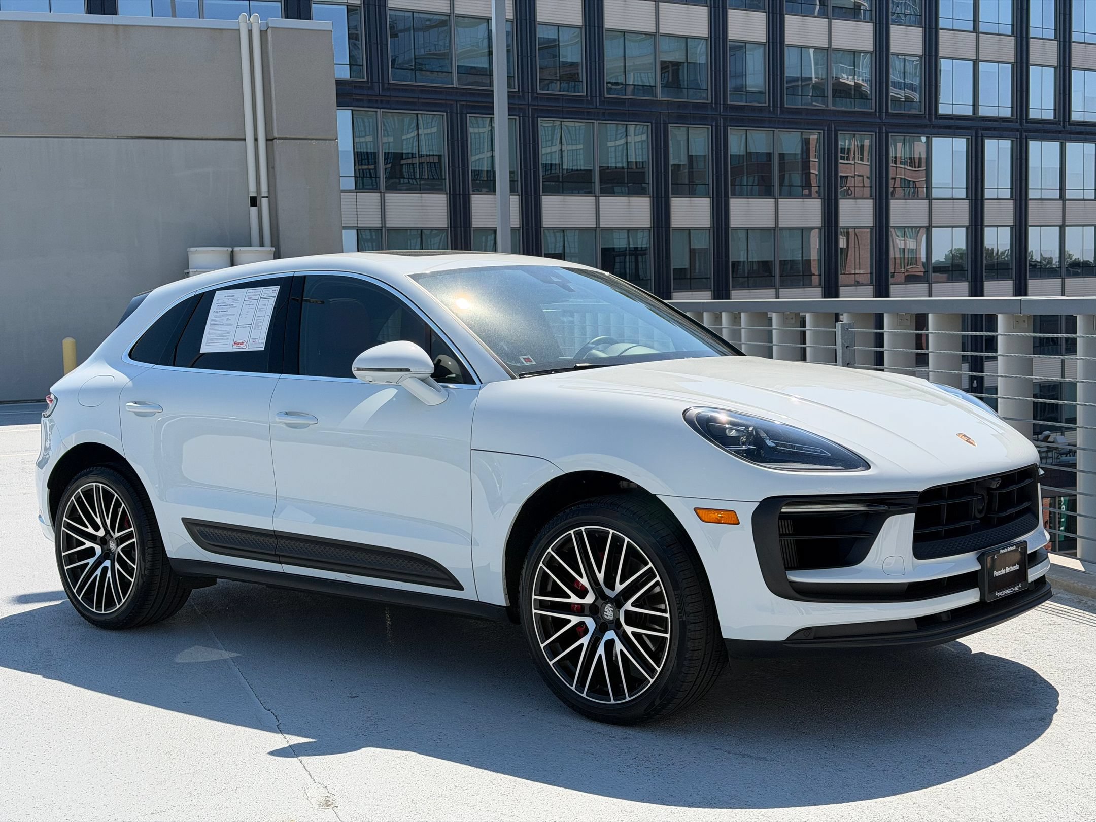 Certified 2023 Porsche Macan S AWD/4WD image 9