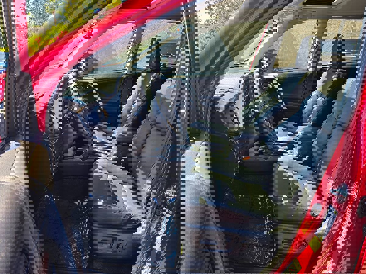 Used 2015 Toyota RAV4 Limited image 18