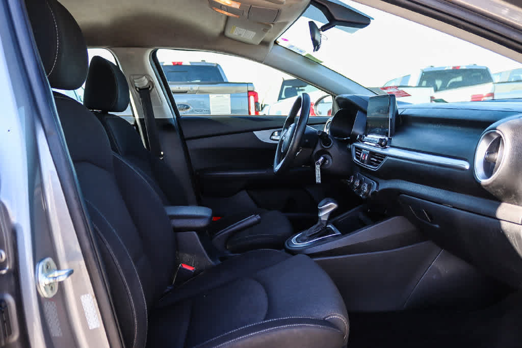 Used 2023 Kia Forte LXS w/ LXS Technology Package FWD image 16