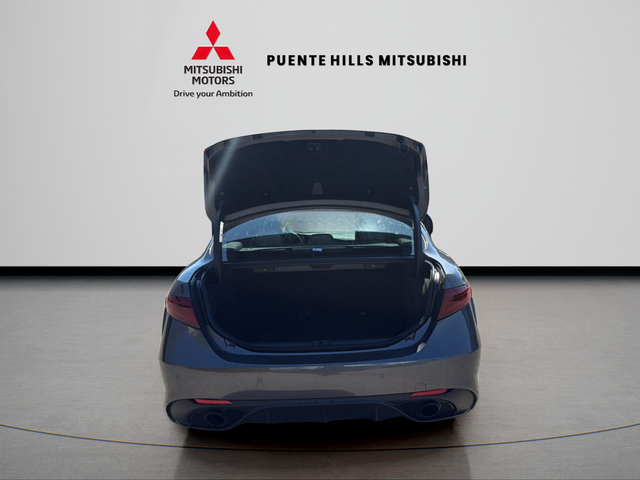 Used 2023 Alfa Romeo Giulia Veloce RWD image 9