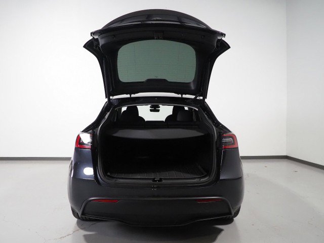 Used 2024 Tesla Model Y Performance image 37