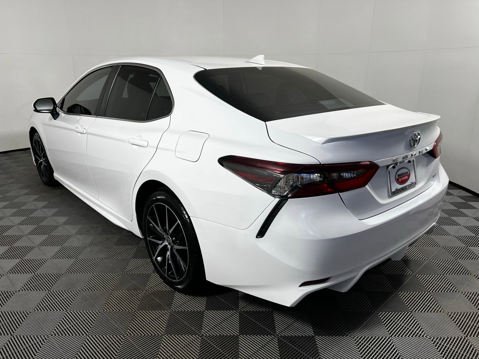 Used 2024 Toyota Camry SE image 7