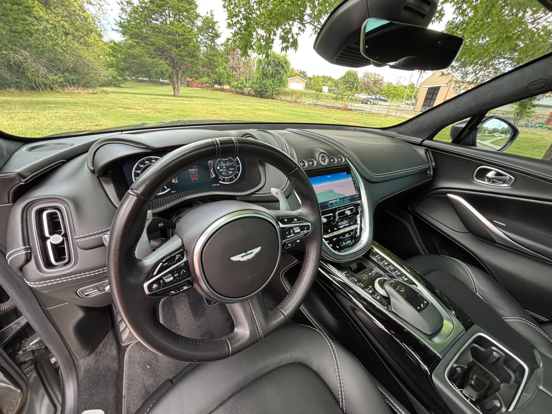 Used 2021 Aston Martin DBX AWD/4WD image 11