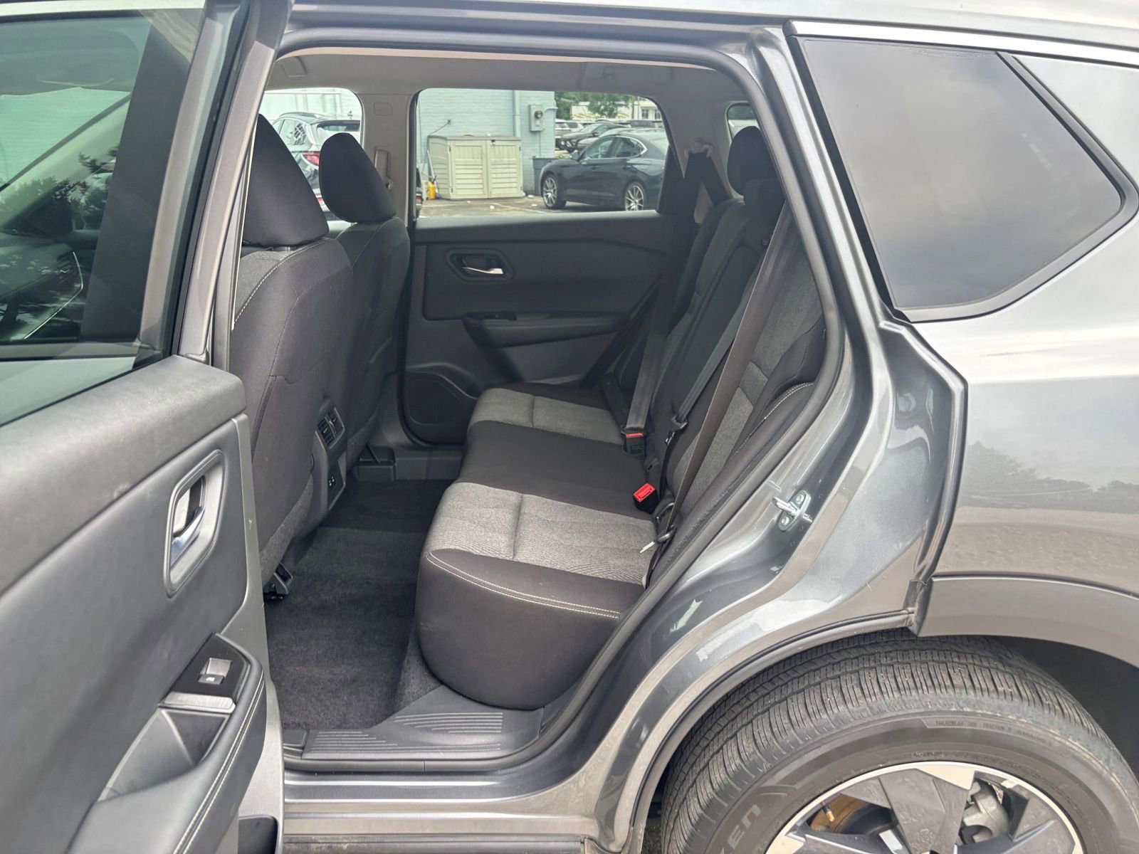 Used 2025 Nissan Rogue SV FWD image 27