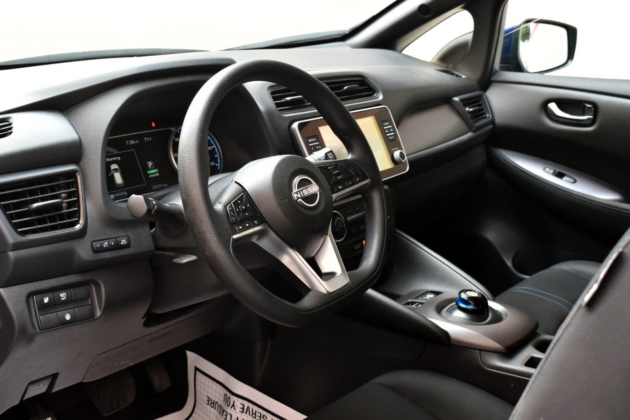 Used 2025 Nissan Leaf S FWD image 12