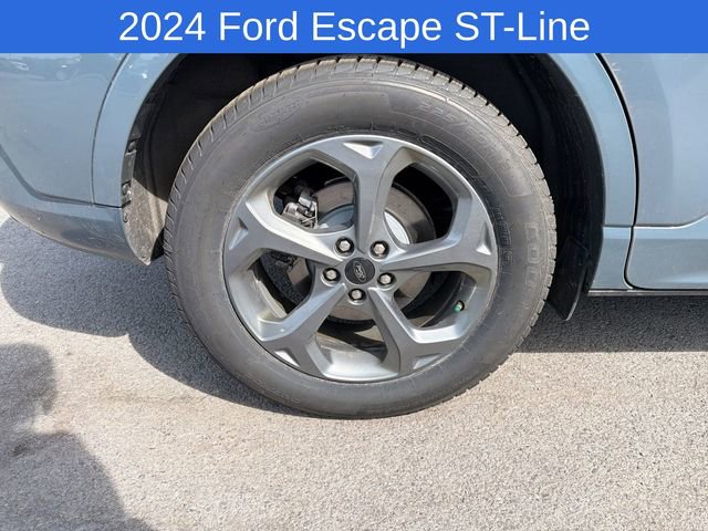 Used 2024 Ford Escape ST-Line w/ Tech Pack #1 AWD/4WD image 9