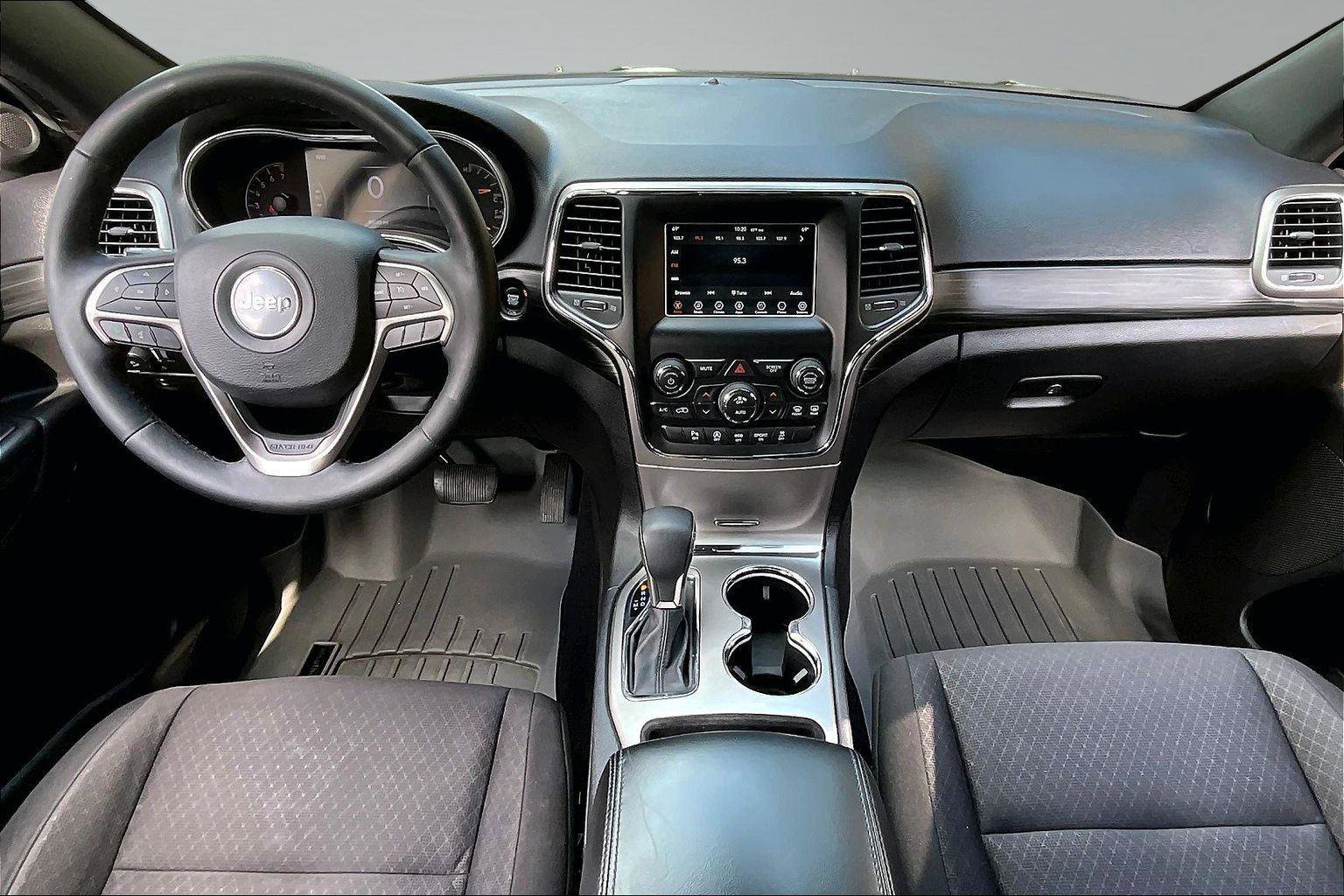 Used 2019 Jeep Grand Cherokee Laredo w/ Security & Convenience Group AWD/4WD image 27