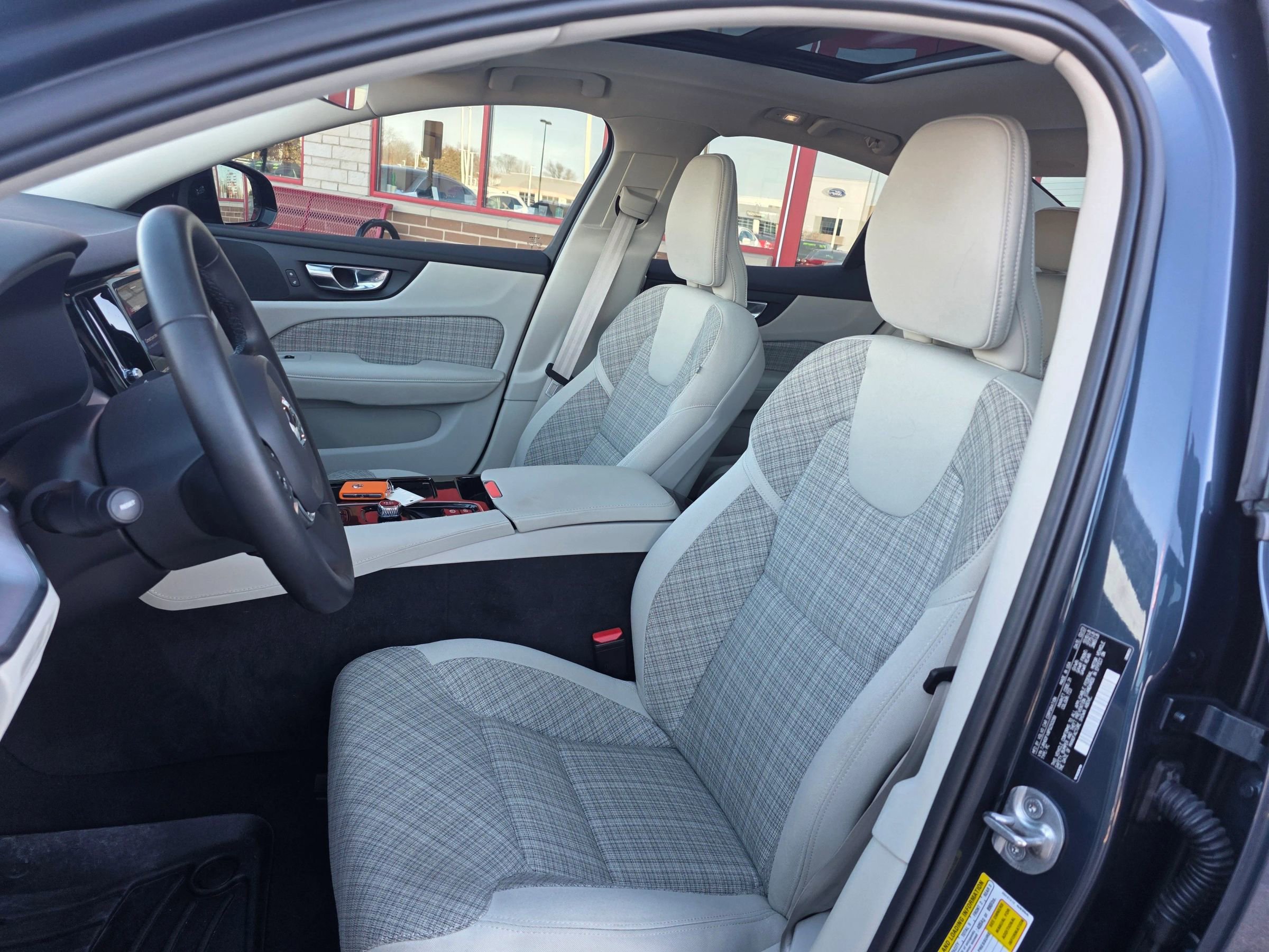 Used 2023 Volvo S60 T8 Core AWD/4WD image 9