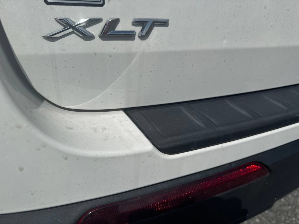 Used 2023 Ford Explorer XLT AWD/4WD image 8