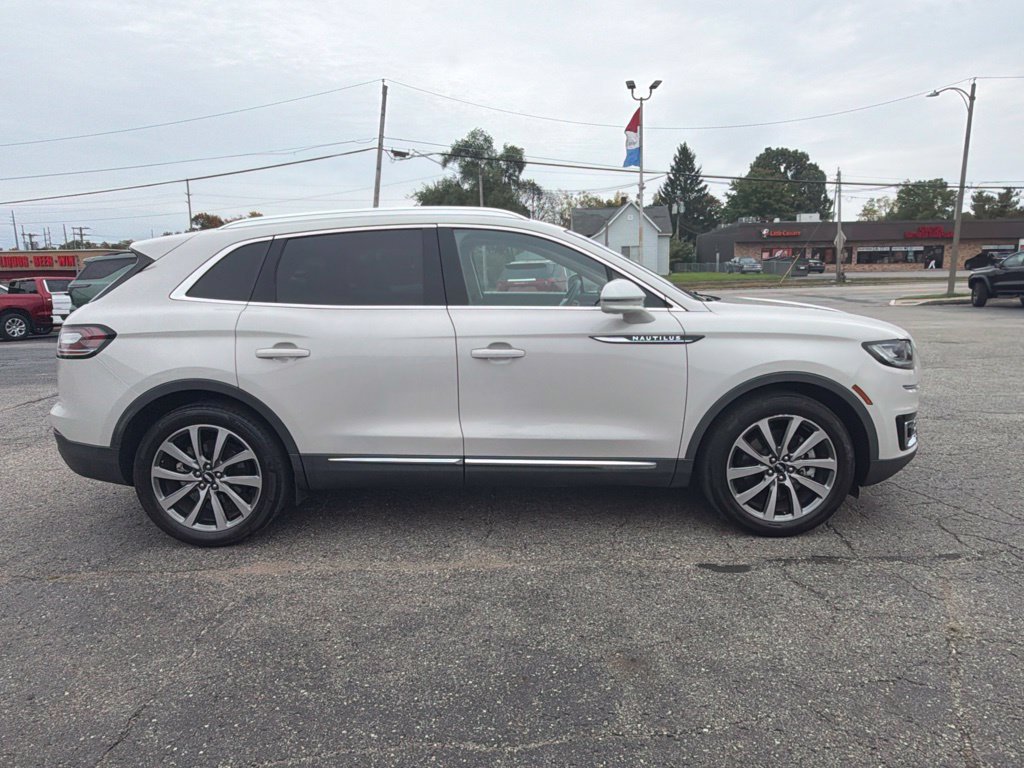 Used 2019 Lincoln Nautilus Select FWD image 2