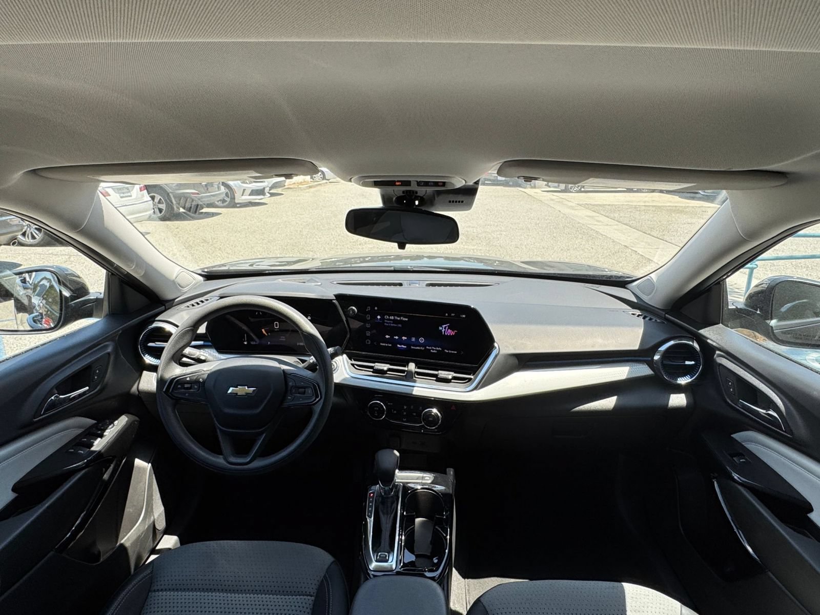 Used 2025 Chevrolet Trax LT FWD image 33