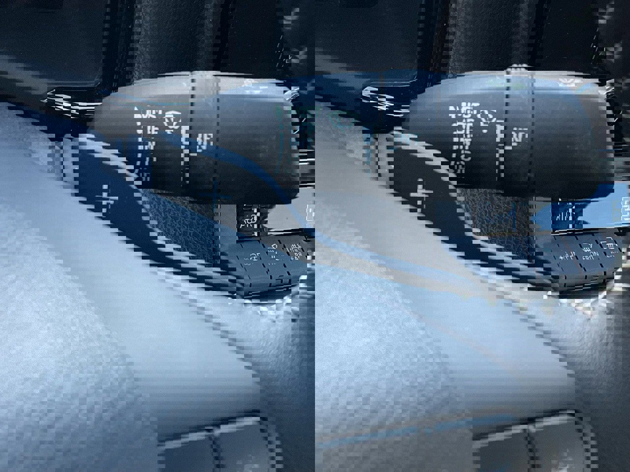 Used 2025 Toyota Camry SE image 25