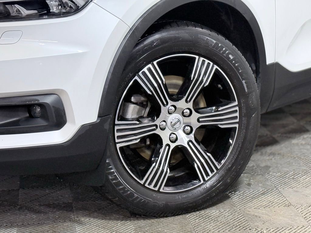 Used 2022 Volvo XC40 T5 Inscription w/ Climate Package image 2