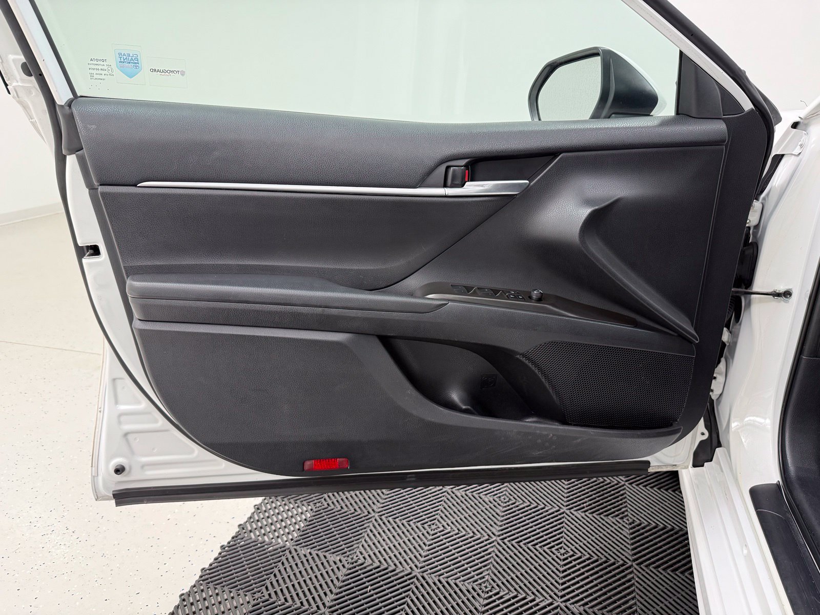 Used 2023 Toyota Camry SE FWD image 11