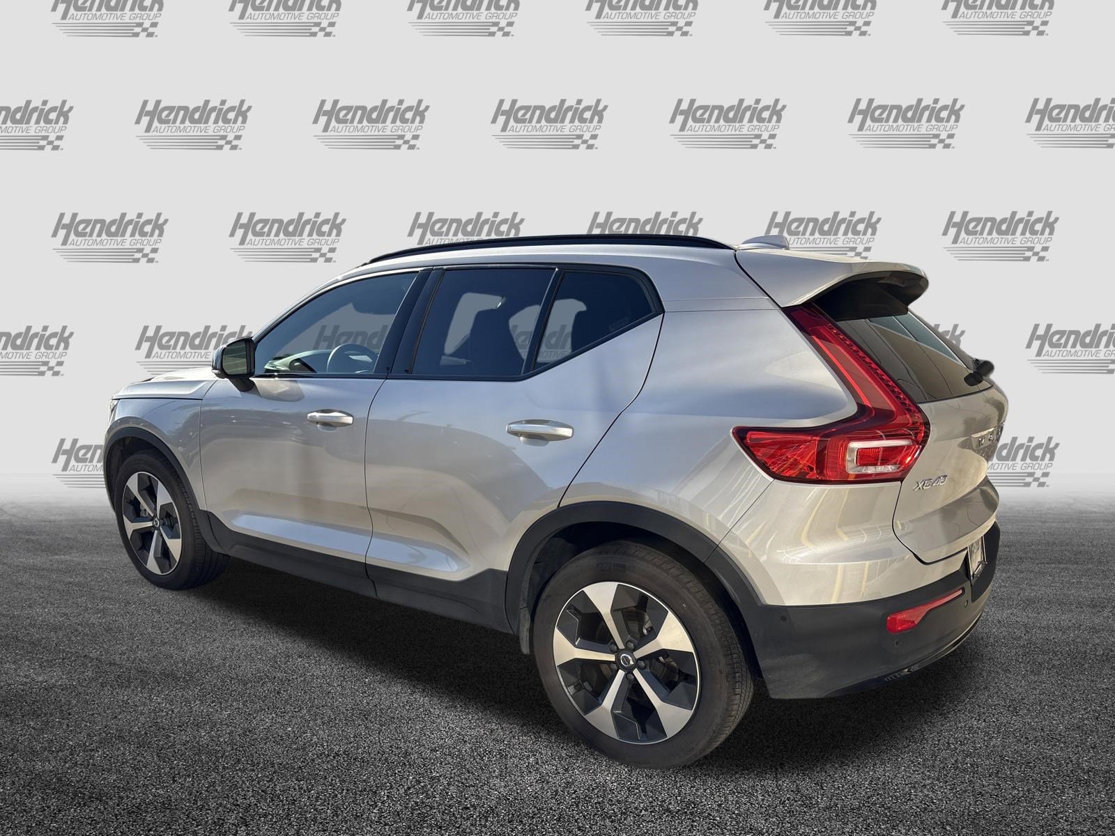 Certified 2025 Volvo XC40 B5 Plus image 8