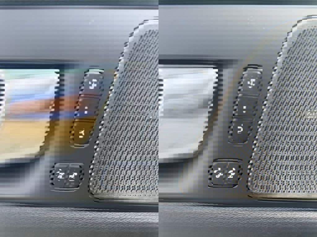 New 2026 Volvo V60 B5 Cross Country Ultra w/ Protection Package Premier image 10