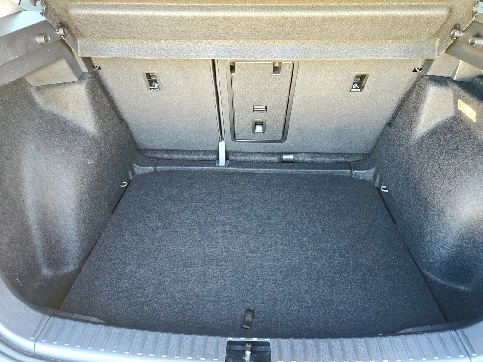 Used 2023 Volkswagen Taos SE w/ Black Wheel Package image 26