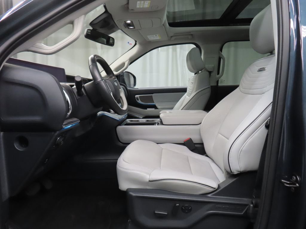 Used 2025 Ford Expedition Max Platinum w/ Platinum Ultimate Package AWD/4WD image 12