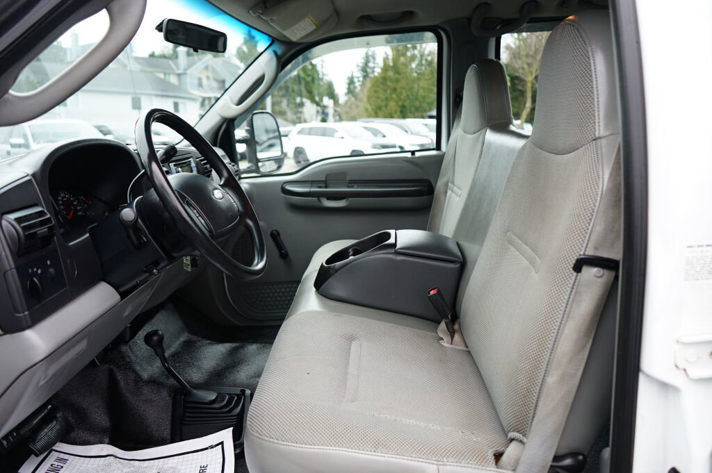 Used 2005 Ford F350 XL image 10