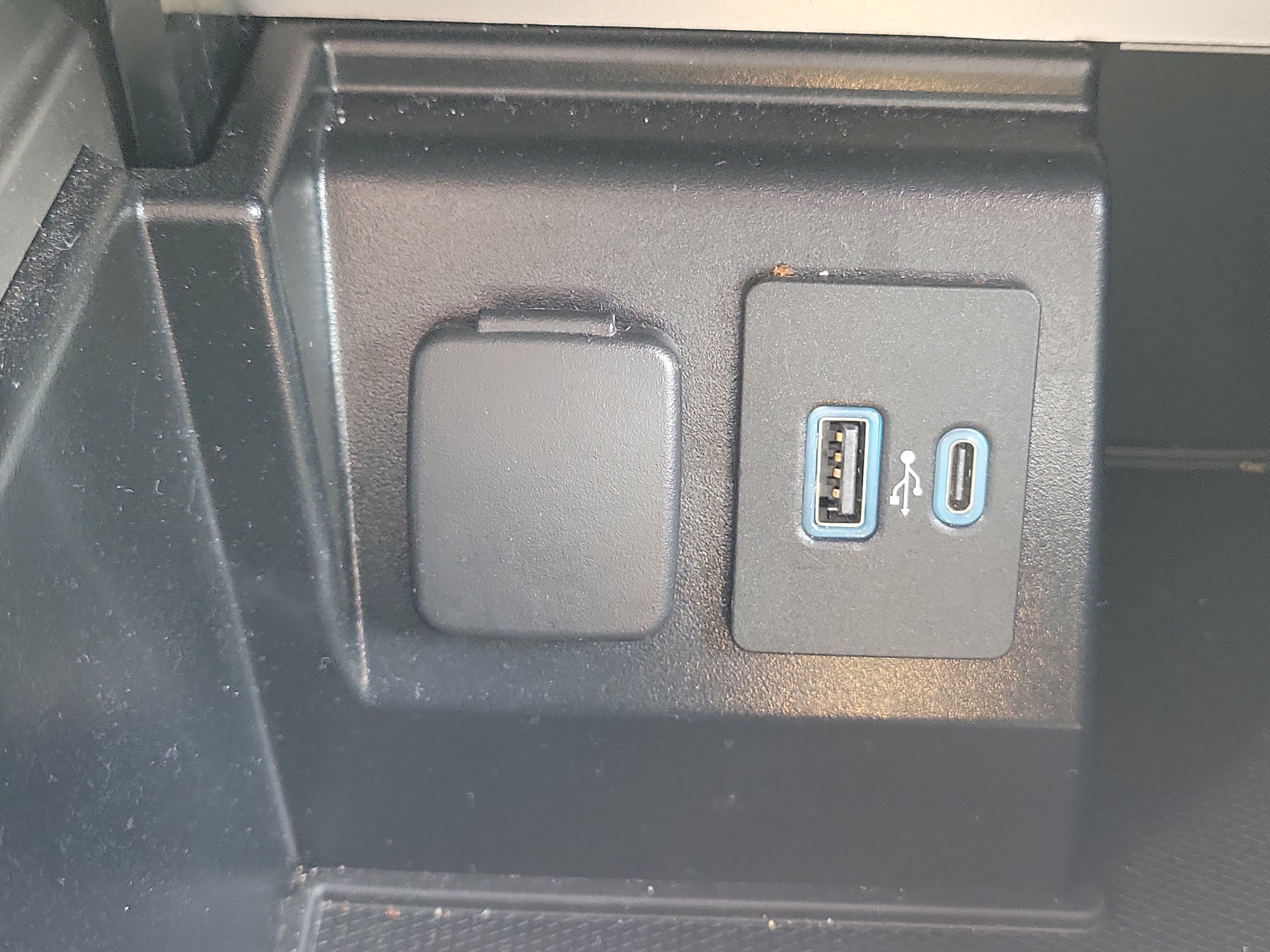 Used 2020 Ford Explorer XLT RWD image 26